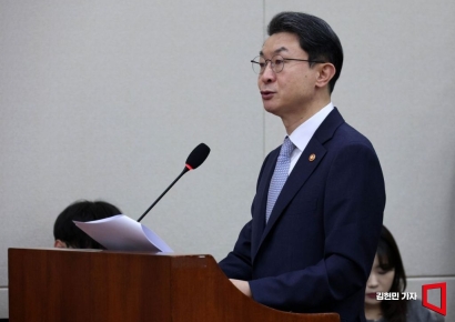 [2025국감]도마 위 오른 '언론인 선행매매'...이억원 "엄정 대응" 