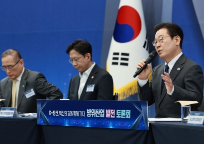 李대통령 "국방 의존해야 한다는 국민 납득 어려워…독자 역량 구축할 것"(종합)