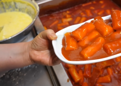 "치킨집보다 더 잘 벌어" 가맹점 연평균 매출 '9억' 육박한 엽떡