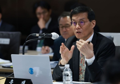 [2025국감]이창용 "원화 스테이블코인, 美처럼 전원합의 등 제도 개선해야"