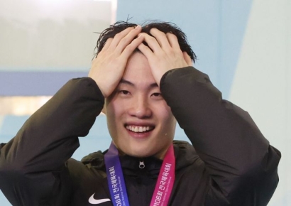 황선우 200m 1분43초대 진입…전국체전서 亞 신기록