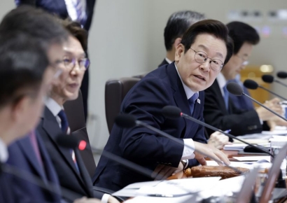 이재명 대통령 "의료대란은 일방적으로 밀어붙인 탓…국민 피해 커"
