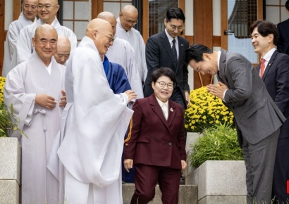 [포토] 장동혁, 조계종 총무원장 만나 합장…“한달 전 목례 죄송”