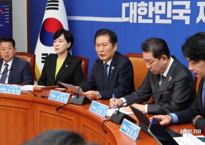 [포토] 정청래 "조희대, 거취 결단이 명예 지키는 길…판사는 신 아냐"