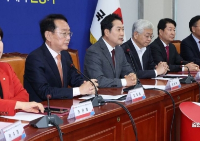 [포토] 장동혁 "與원내대표·차관은 갭투자…국민엔 주거지옥 강요"