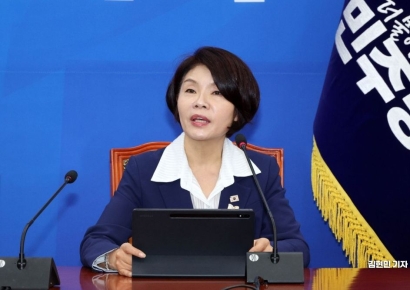 [포토] 與 "코스피 상승 배 아픈가…국힘도 ETF 투자해 과실 맛봐라"