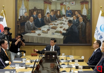 금통위원 "집값 경계감 여전…실수요 대기수요·현금거래 확대, 대책 효과 점검 필요"