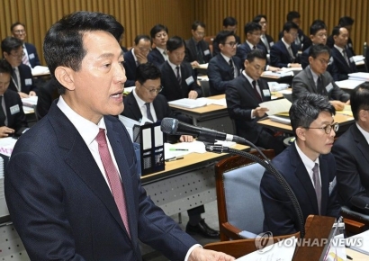[2025국감]시작부터 '명태균'… 오세훈 "명씨, 거짓말에 능한 사람"