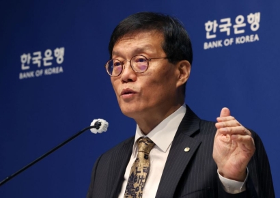 Lee Changyong: "GDP Improving, But Still Below Potential Growth Rate... Reason for Maintaining Easing Stance"