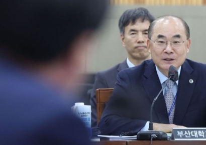 부산대 총장 "조민 표창장 진짜라도 의전원 입학은 취소"