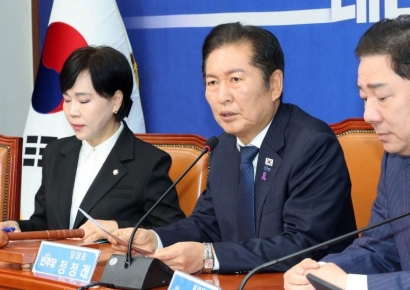 "오세훈 끝났다"는 정청래…오세훈 "부동산 폭탄이나 회수하라"