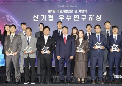 [포토] '기술개발인의 날 기념식' 산기협 우수연구자상 수상자들