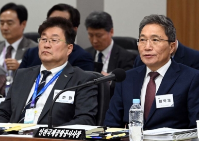 인천공항사장 "30년 다닌 직원도 모르는 책갈피달러…온세상 알려져 걱정"