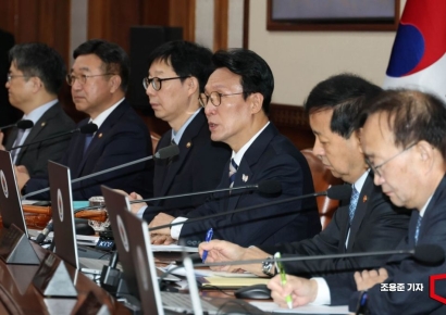 [포토] 국무회의에서 발언하는 김민석 총리