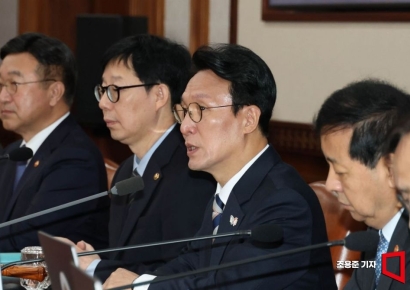 [포토] 국무회의 주재한 김민석 총리