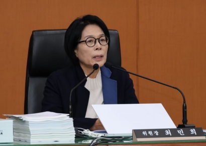 Police Launch Investigation into 'Choi Minhee Daughter's Wedding Congratulatory Money'... Questioning Complainants