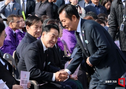 [포토] 정청래-장동혁의 '노룩' 인사