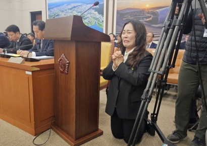 "300일간 자료 한 장도 못받아" 국회서 무릎 꿇은 제주항공 참사 유족[2025국감]