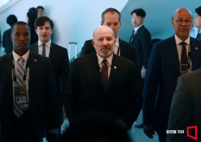 "美 투자 안 하면 메모리 반도체 100% 관세"…러트닉, K반도체 압박