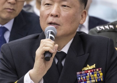 강동길 해군참모총장 '정직 1개월'