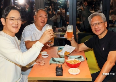 [특징주]깐부된 3총수 치맥 회동…교촌에프앤비, 7.81% 상승