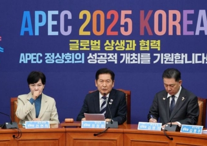 [포토] 정청래 “관세협상 ‘엄지 척’… 국회 비준 동의, 하루라도 빨리”