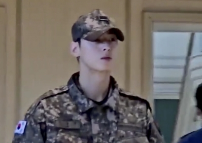 "잘생김은 못 숨긴다" 경주 APEC서 군복 입은 차은우 포착
