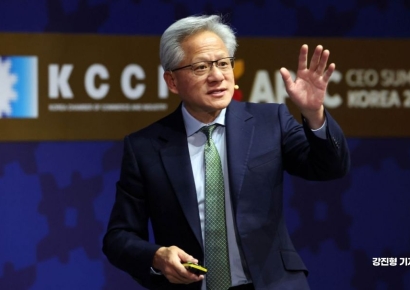[포토] APEC CEO 서밋서 연설하는 젠슨 황