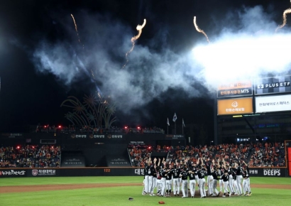 LG Defeats Hanwha 4-1 to Reclaim Korean Series Title After Two Years in Pro Baseball