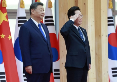 이 대통령, 시진핑에 "北 대화 재개 위해 한중 소통 강화하길"[경주APEC]