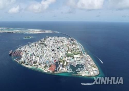 "07년생 이후론 담배 못 핀다"...몰디브, '평생 금연법' 시행  