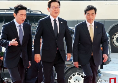 [포토] 시정연설 위해 국회 들어서는 이재명 대통령