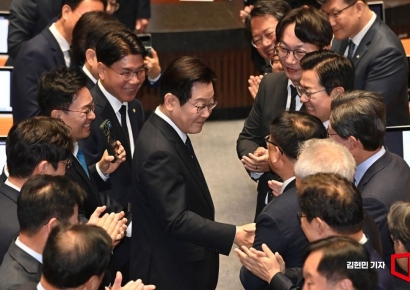 이 대통령 "국방 외부 의존은 국민 자존심 문제…자주국방 앞당길 것"