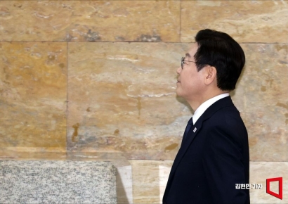 President Lee's Approval Rating Recovers to Early 60%... Gallup: "Up 6%p to 63%" [PolPol News]