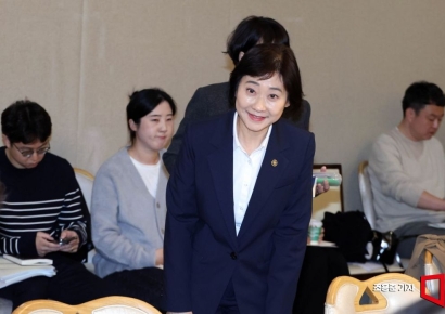 [포토] 장기요양위원회 참석하는 이스란 차관