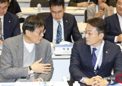 [포토] 의견 나누는 이창용 총재-권대영 금융위 부위원장