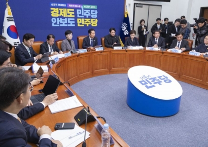 민주당 "코스피 4000 '붕괴' 표현 자제해야…숨고르기 충분히 예견"