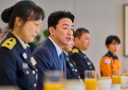 강훈식 비서실장 "이재명 정부가 소방의 119…헌신에 맞는 보상 뒷받침"
