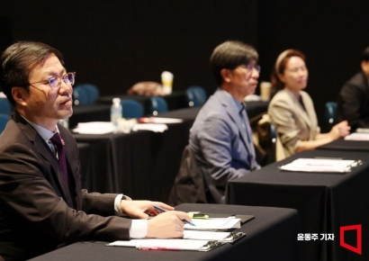 [포토] 대학생 통상정책 토론회 참석한 여한구 통상본부장