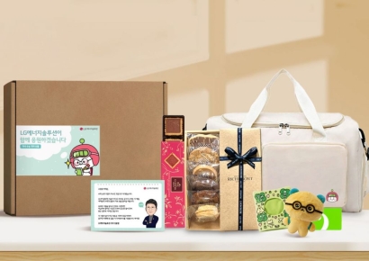 CEO Kim Dongmyung of LG Energy Solution Delivers "College Exam Encouragement Kits" to Employees' Children