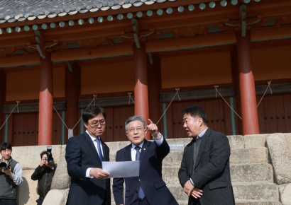 [포토] 문체부 장관, 종묘에서 문화재 인근 재개발 반대 회견