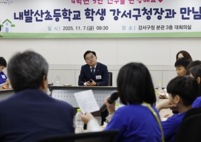 Mayor Jin Gyohun of Gangseo Engages Naebalsan Elementary Students in Dialogue on Community Issues