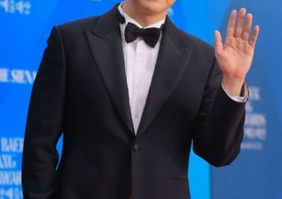 "My Name Was Used in a Scam, So I Am Also Responsible" Sung Si-kyung Compensates No-Show Scam Victim with 6.5 Million Won