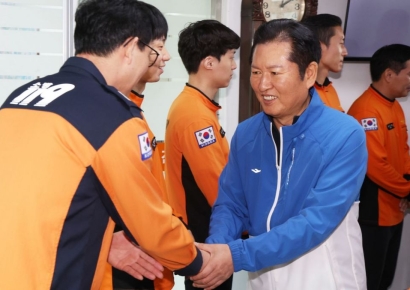 '취임 100일' 정청래, 기자회견 대신 봉사·민원청취