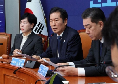 [포토] 정청래 "윤 정권 찌꺼기 청산해야…검찰 독재 잊어선 안 돼"