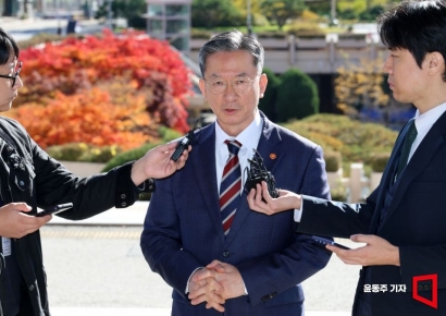 [포토] '대장동 항소' 포기 관련 입장 밝히는 정성호 장관