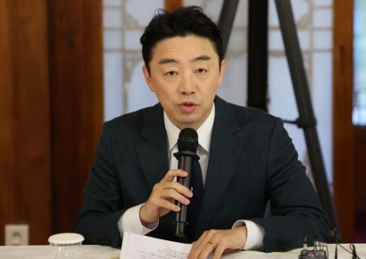 [단독] '청불회' 회장 맡은 강훈식 비서실장, 오늘 조계종 총무원장 예방