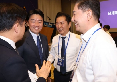 李대통령, 민주당에 "하나일 때 가장 강하다"…'원팀' 강조