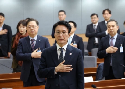 탄녹위, 온실가스 감축목표 53~61% 의결…"전력부문 최대 75.3%↓"