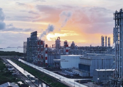 롯데건설, 인니 초대형 석유화학단지 준공…현지 첫 나프타분해시설 가동